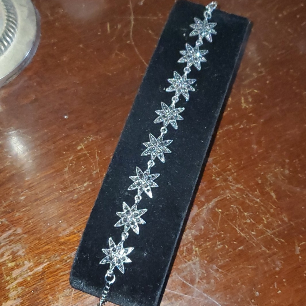 Crystal and metal star bracelet